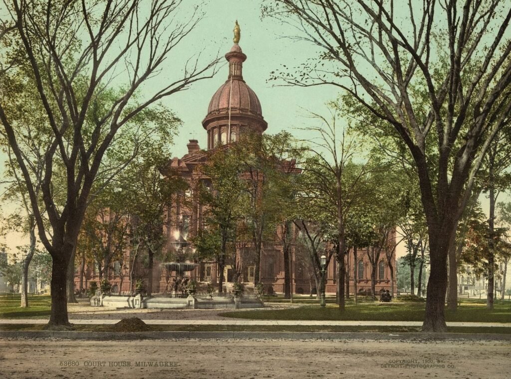Color photochrom of the Milwaukee County court house, about 1900